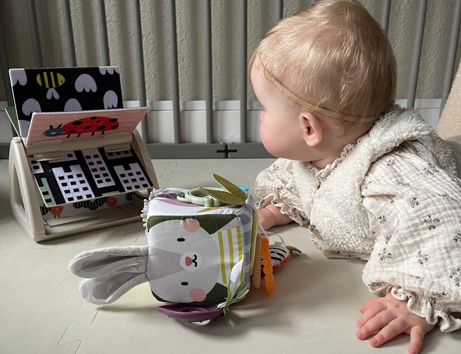 Babyspeelgoed per leeftijd: wat koop je voor een baby van 0, 3, 6 of 9 maanden?