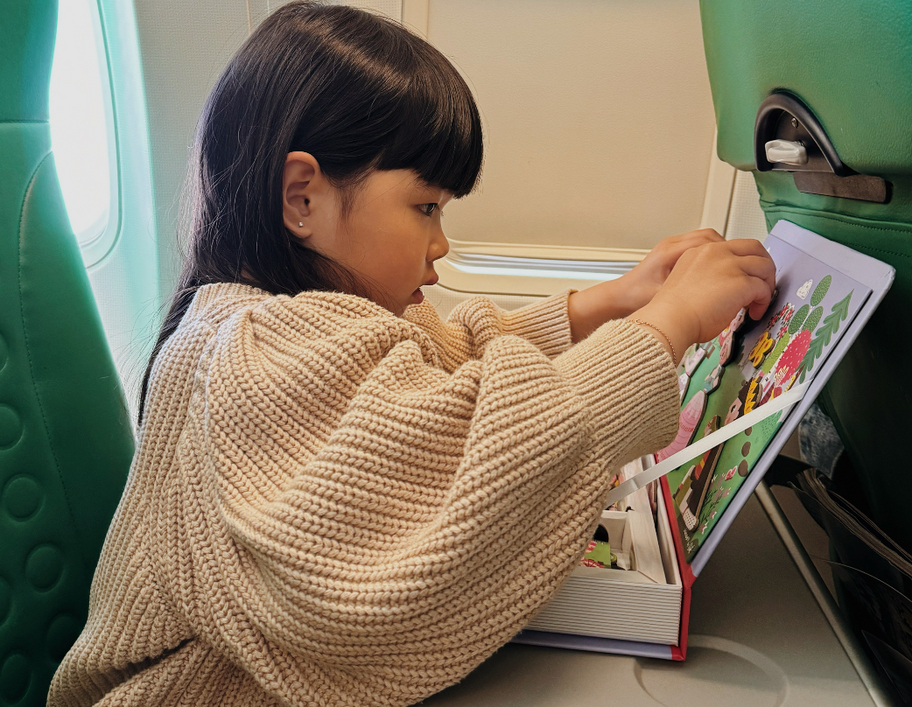 Speelgoed in het vliegtuig: wat meenemen voor elke leeftijd?