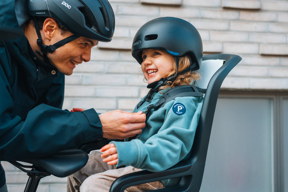Op de fiets met je mini: welk fietsstoeltje past bij jullie?