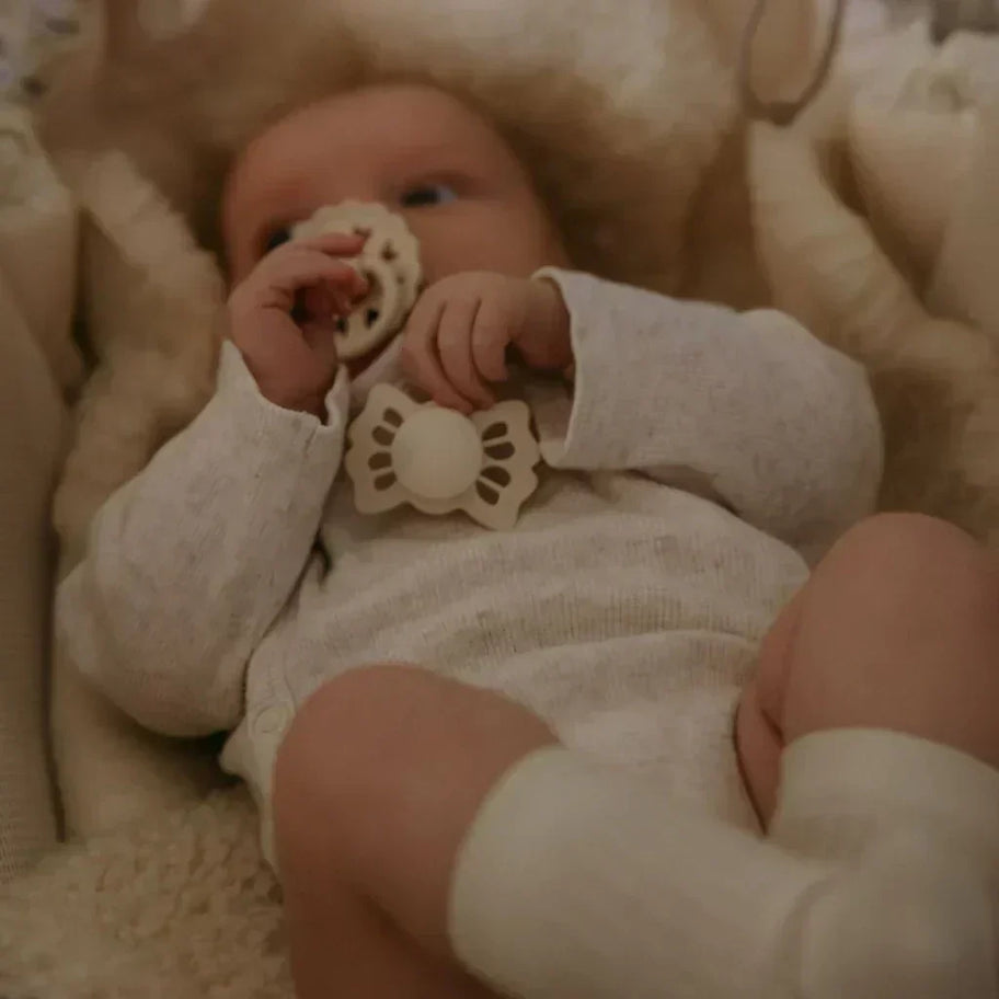 Welk Speentje Kies Ik voor Mijn Baby? Ontdek de Beste Fopspenen van BIBS, Elodie & Frigg