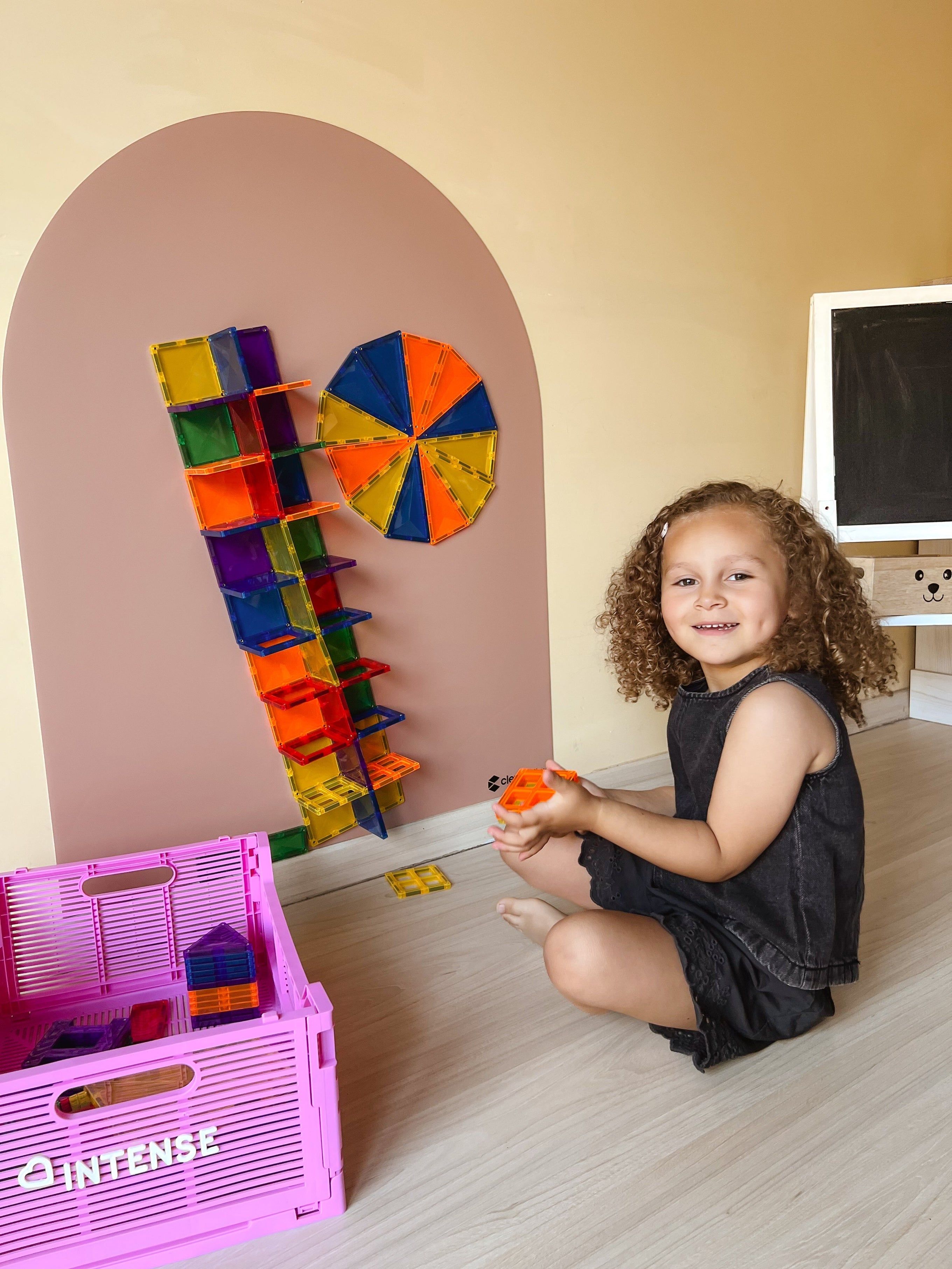 Magnetische muurstickers: wat zijn ze en wat kan je ermee doen?