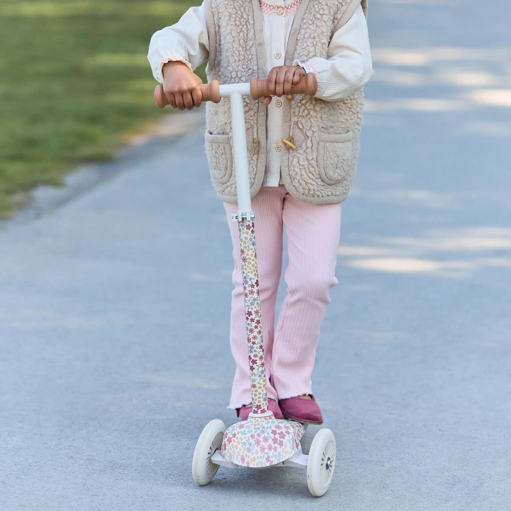 Little Dutch Step 3-wieler White Sunny Flower met verstelbaar stuur dat meegroeit, bij De Gele Flamingo
