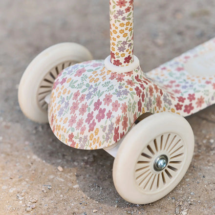 Little Dutch Step 3-wieler White Sunny Flower met zachte antislip handvatten, bij De Gele Flamingo