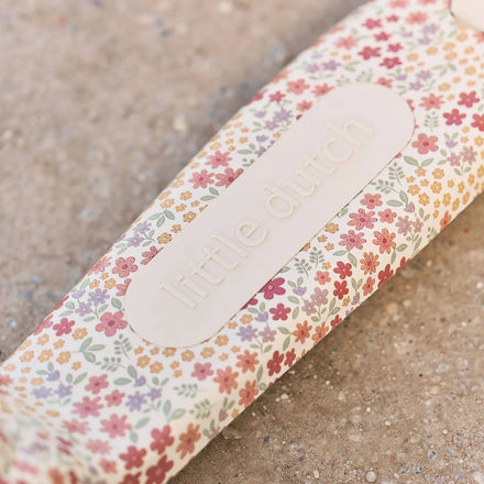 Little Dutch Step 3-wieler White Sunny Flower met voetrem op het achterwiel, bij De Gele Flamingo