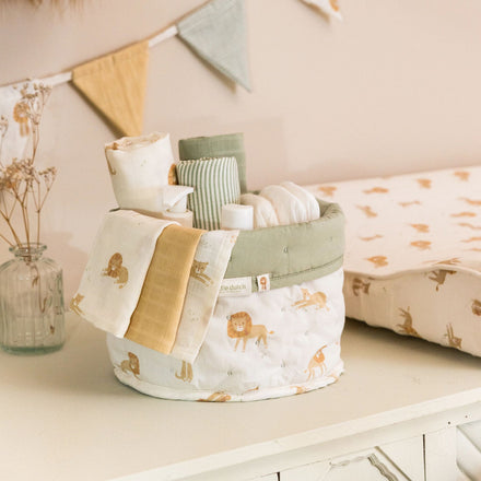 Little Dutch Monddoekjes Set Mousseline Safari Leo, in een kinderkamer bij de bijpassende accessoires