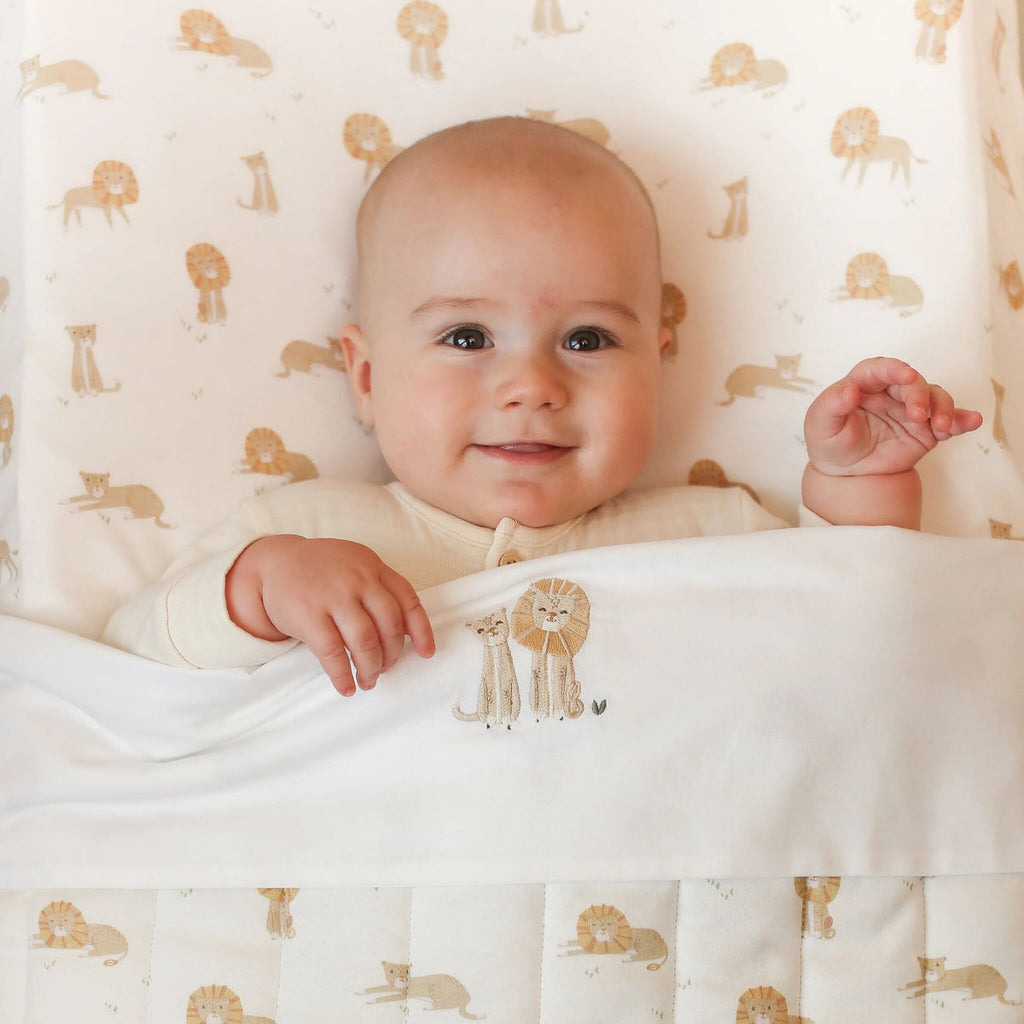 Little Dutch Wiegdeken Safari Leo, in een kinderkamer met bijpassend beddengoed uit de Safari Leo serie