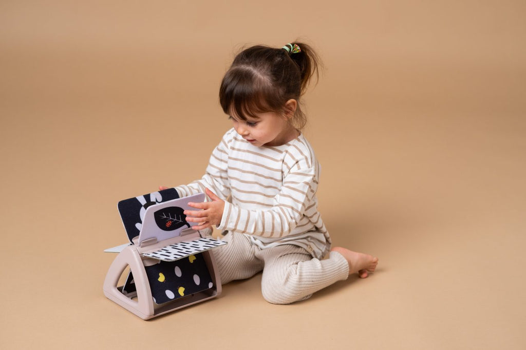 Taf Toys Black & White Spinning Book Contrast Babyboekje