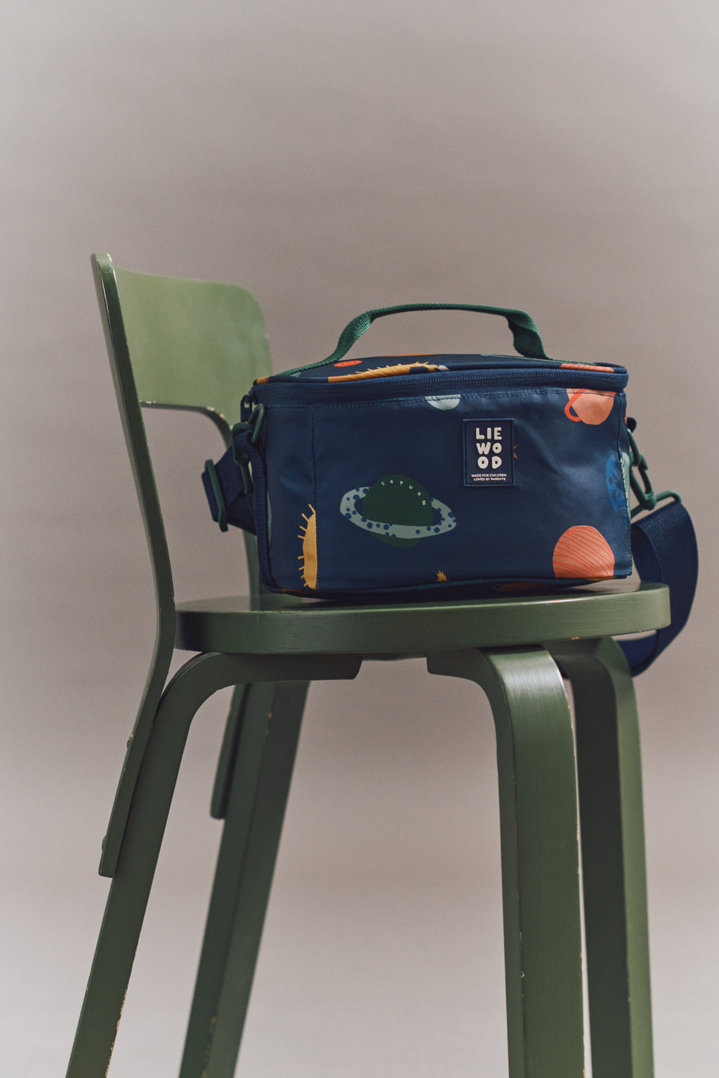 Liewood Toby thermische lunchtas Universe Classic Navy in gebruik