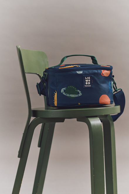 Liewood Toby thermische lunchtas Universe Classic Navy in gebruik