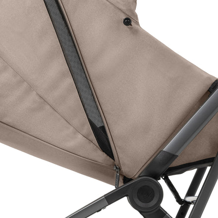 Joolz Zitje Aer2 Nest to Seat Sandy Taupe, zijaanzicht, extra detail