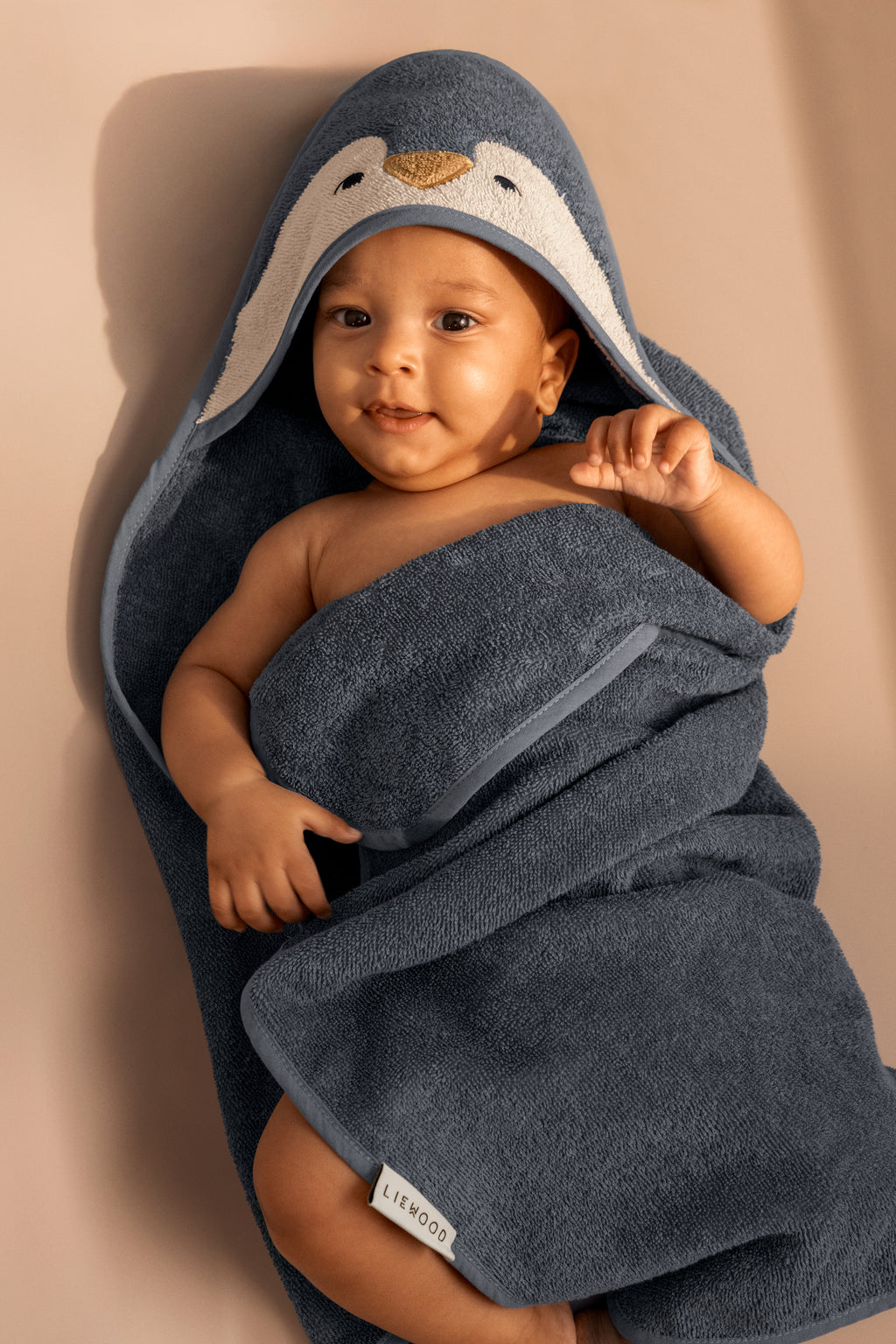 Liewood Albert Penguin Badcape | Oceanview Mix