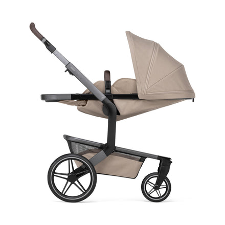 Joolz Kinderwagen Day5 Complete Set Sandy Taupe, schuin vooraanzicht