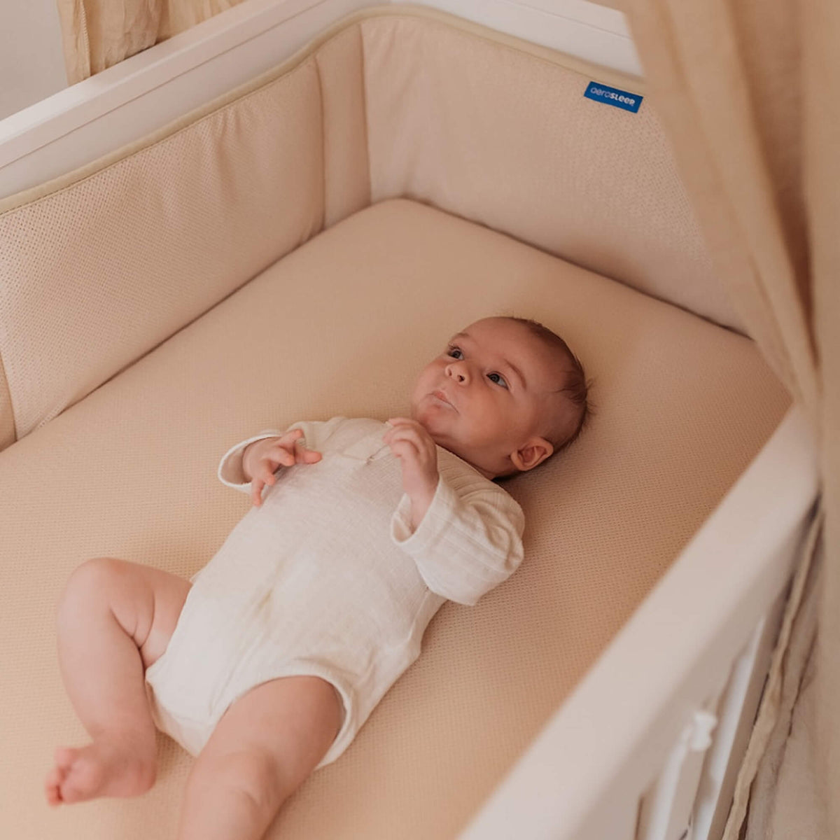 Aerosleep bedomrander almond, op witte achtergrond