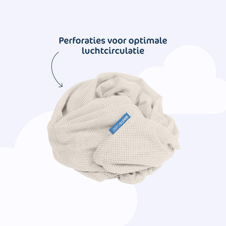 Aerosleep hoeslaken almond losjes opgevouwen, perforaties voor optimale luchtcirculatie