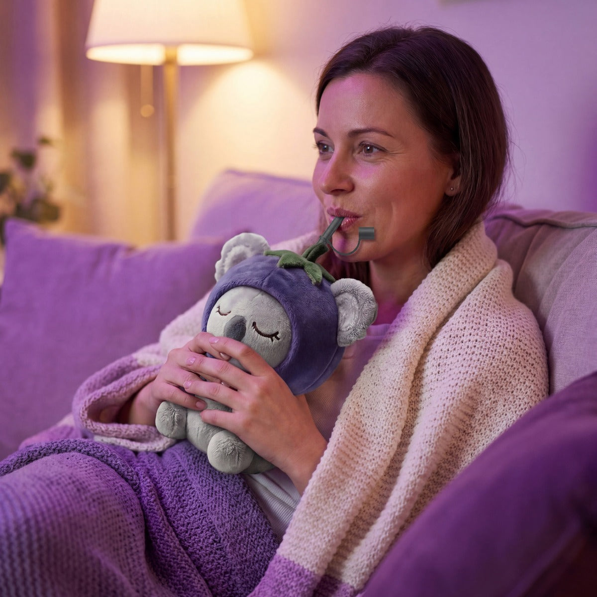 Asobu Fuzzie Koala knuffel drinkbeker, een grijze koala met een grote paarse bosbessenmuts