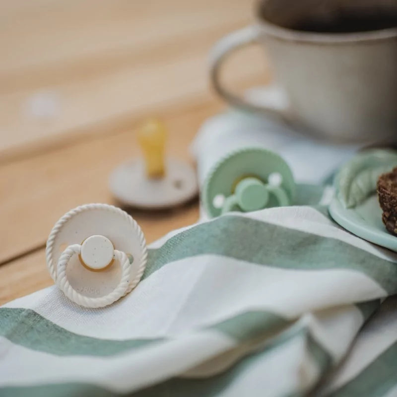 Frigg Mini Mocha latex fopspeen Cappuccino en Matcha Latte