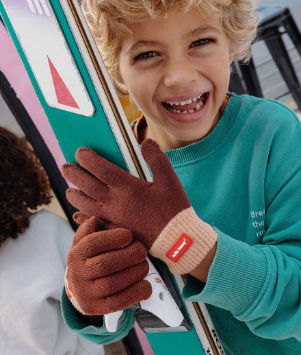 Hello Hossy handschoenen Handy Coffee, jongen met handschoenen en ski's