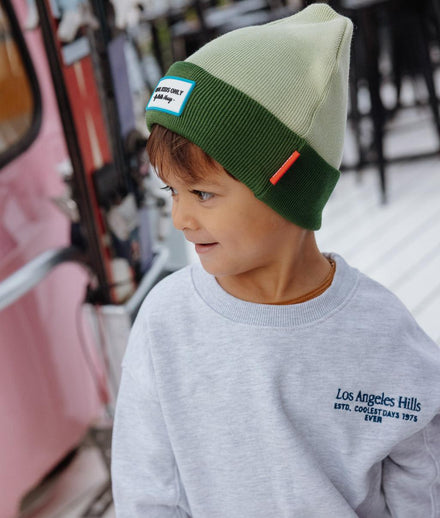 Hello Hossy muts Urban Mossy, zijaanzicht van de muts gedragen