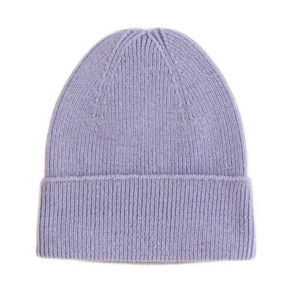 Hvid Newborn Beanie Fonzie Lilac op witte achtergrond