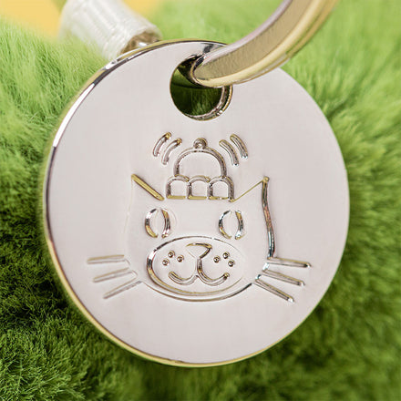 Jellycat Amuseables Siofra Shamrock Bag Charm, close-up van het zilverkleurige plaatje