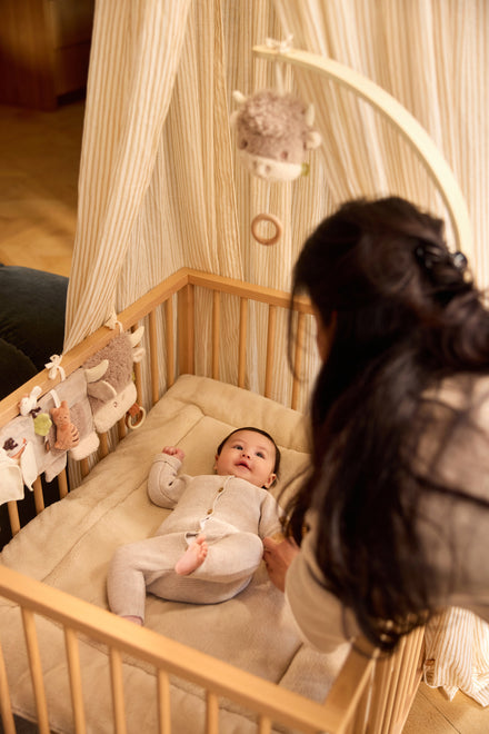 Sfeerbeeld met verschillende Jollein activiteitenspeeltjes voor babys