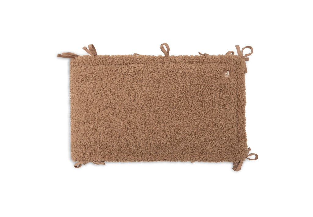 Jollein boxbumper Curle Dark Hazel opgerold weergegeven