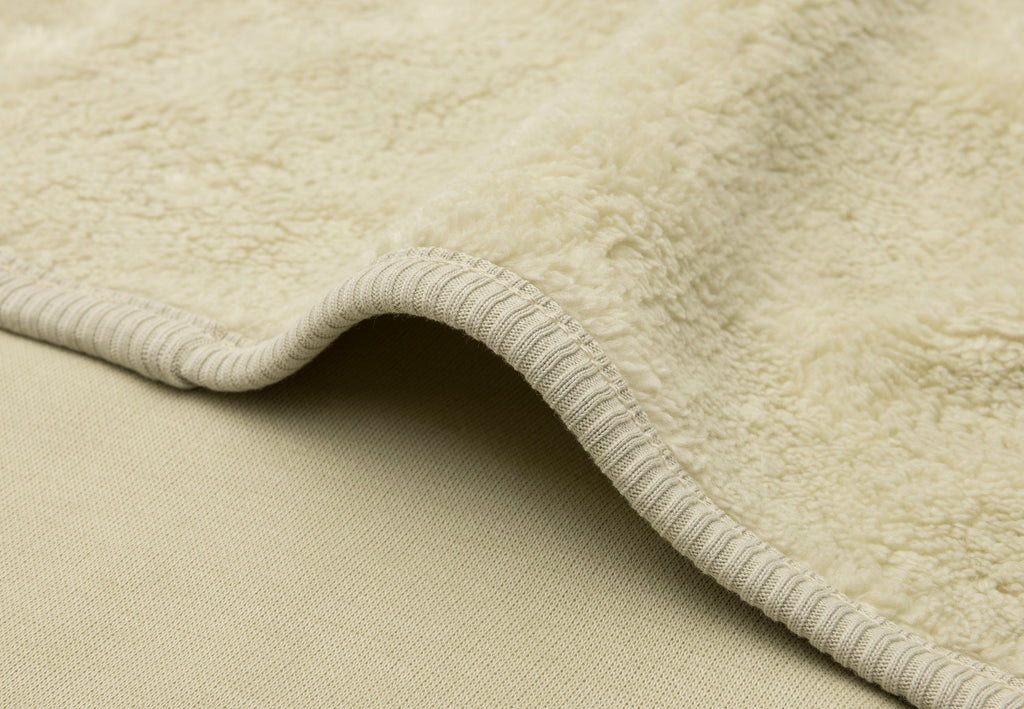 Jollein ledikantdeken Soft Matcha, detailfoto van de soepele jersey kant