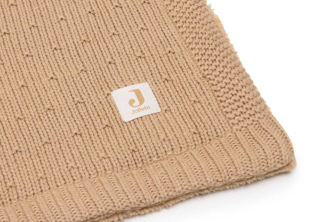 Jollein ledikantdeken Sprinkle Knit Hazel, close-up van de gebreide rand