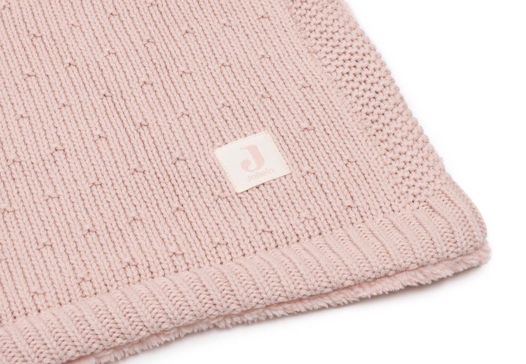 Gebreide roze voorkant van de Jollein Silk Rose Fluffy deken