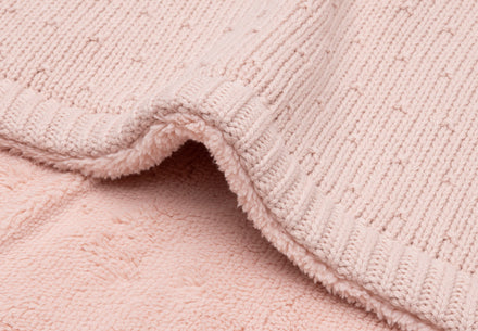 Opgevouwen roze Jollein wiegdeken met fluffy zijde