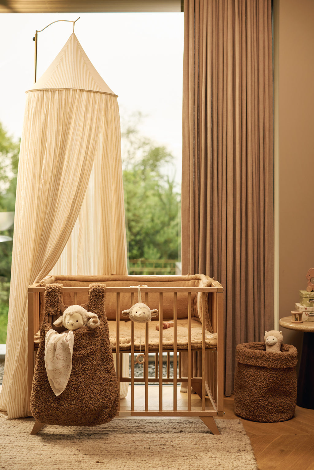 Jollein Opbergmand Curlé Dark Hazel voor de babykamer
