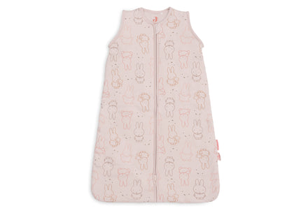 Detailfoto van de Miffy Moments print in Silk Rose op de Jollein babyslaapzak, te koop bij De Gele Flamingo