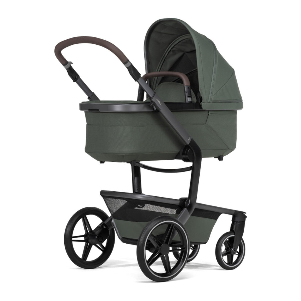 Joolz Kinderwagen Day5 Complete Set Forest Green, zijaanzicht met de reiswieg