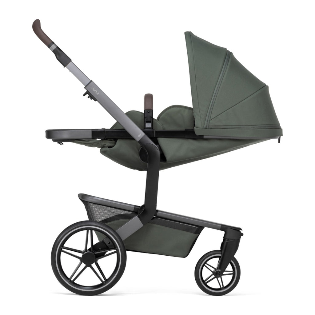 Joolz Kinderwagen Day5 Complete Set Forest Green, met de reiswieg en de zonnekap open