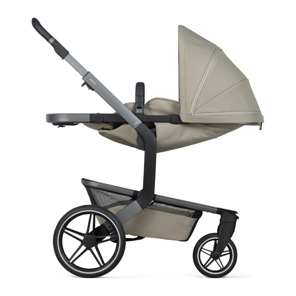 Joolz Kinderwagen Day5 Complete Set Sage Green, met de reiswieg en de zonnekap open