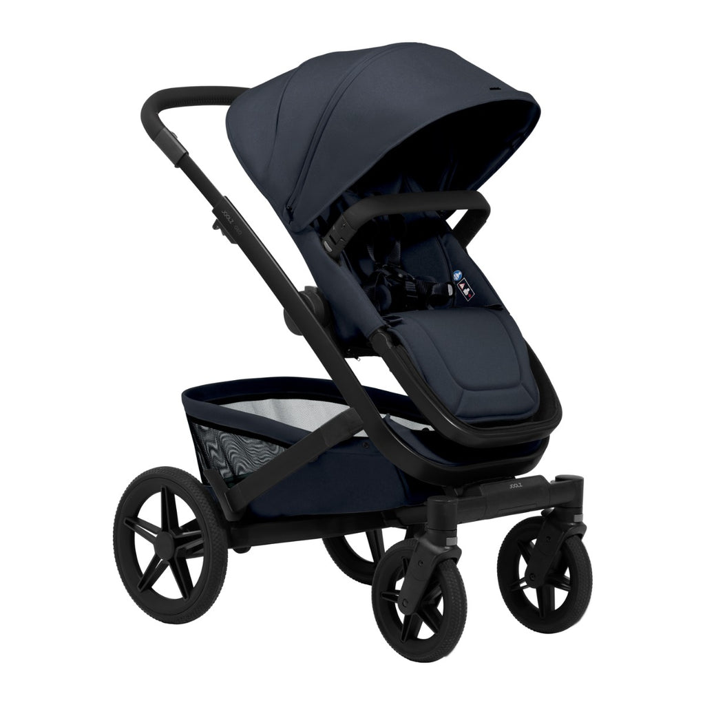 Joolz Kinderwagen Geo5 Complete Set Dark Navy Blue, schuin aanzicht met het zitje
