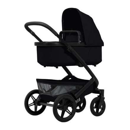 Joolz Kinderwagen Geo5 Complete Set Space Black, zijaanzicht met de reiswieg