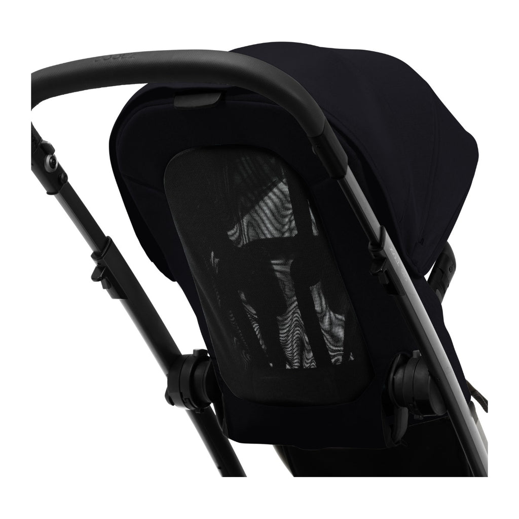 Joolz Kinderwagen Geo5 Complete Set Space Black, detail van het ventilatievenster in de zonnekap