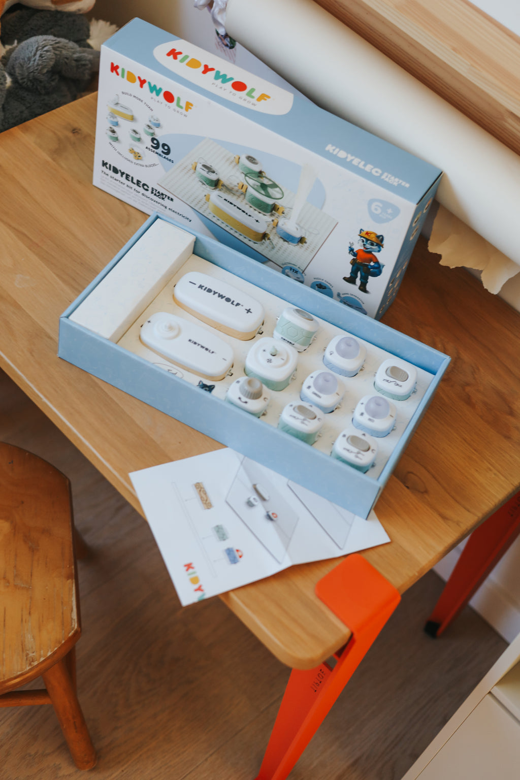 Kidywolf Kidyelec Starter Pack, geopende doos met modules op tafel