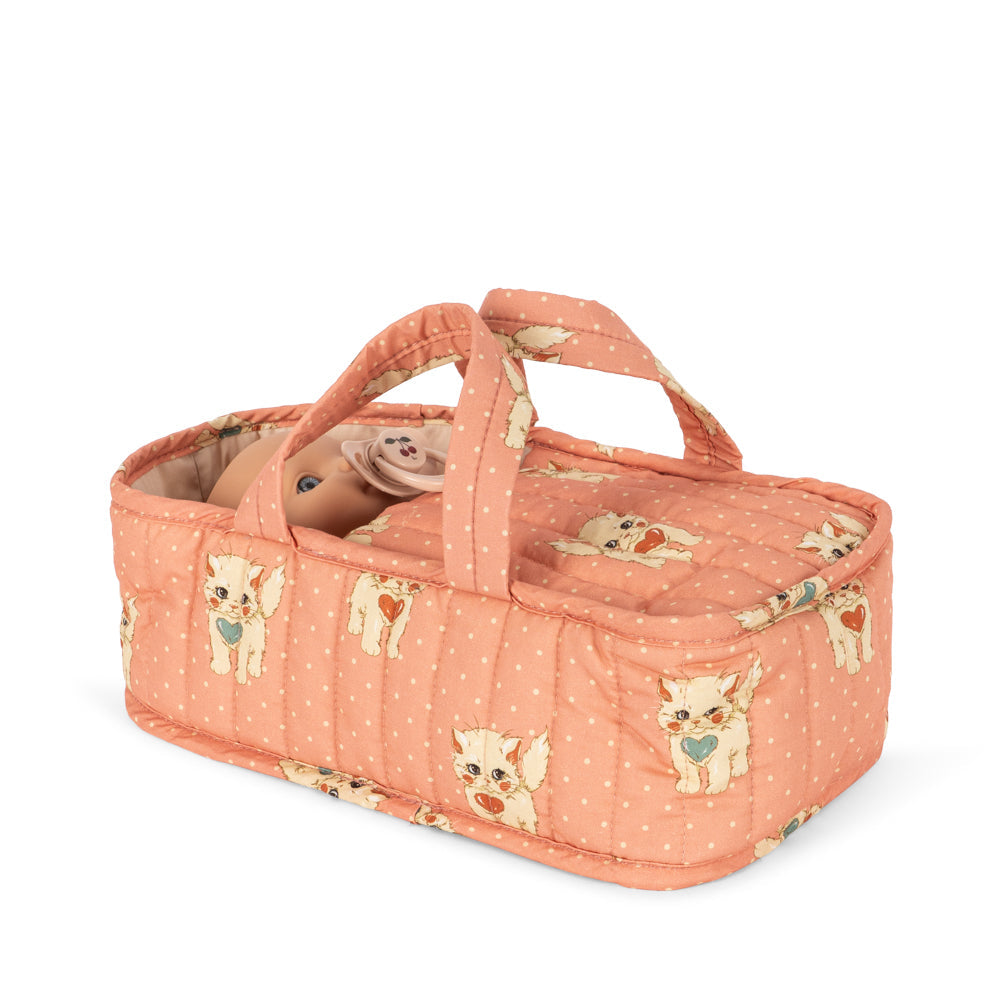 Konges Slojd Cattie babypop met draagmand Ciao Miao Rose