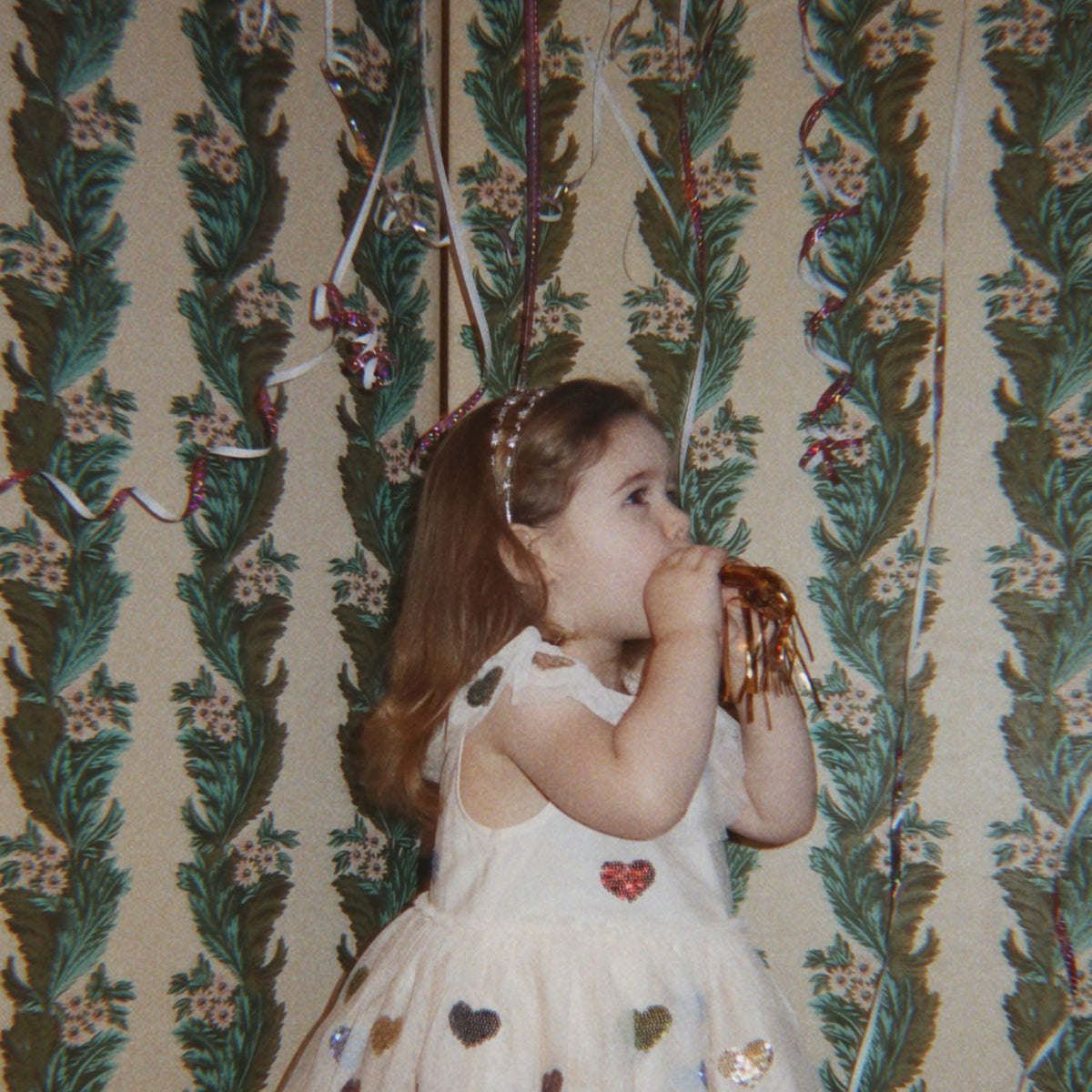 Konges Sløjd Jurk Yvonne Fairy Dress Coeur Dolce Sequin, tulen feeënjurk met pailletten op witte achtergrond