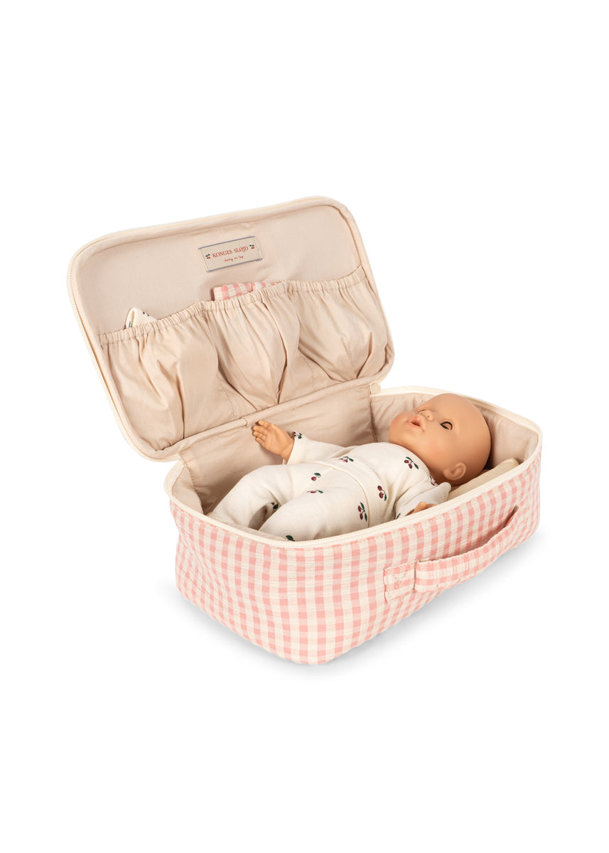 Konges Sløjd Poppenkoffer Baby Doll Nursery Suitcase Pink Check, poppenkoffer op witte achtergrond