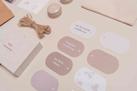 Little Dutch baby memory box Baby Bunny, mijlpaalkaartjes uitgestald