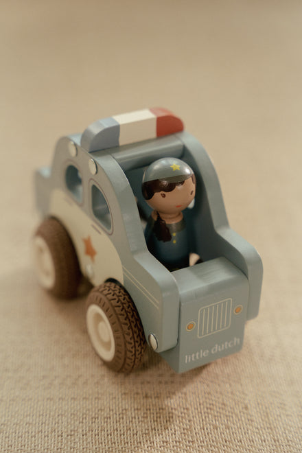 Little Dutch houten politiewagen, auto met agent van bovenaf