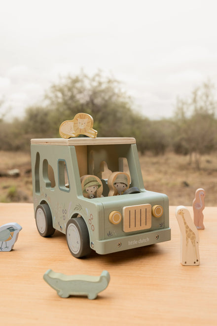 Little Dutch Houten Vormenstoof Safari Auto Safari Friends, safari auto met dierenblokjes op het zand