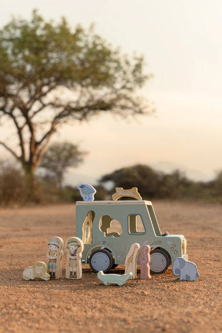 Little Dutch Houten Vormenstoof Safari Auto Safari Friends, safari auto in een savannelandschap