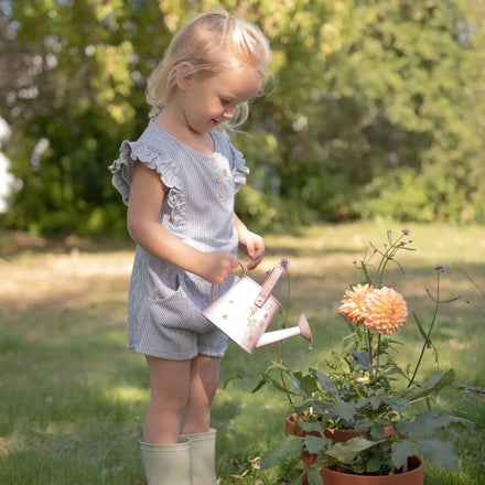 Little Dutch set 10-delig tuingereedschap Fairy Garden, meisje geeft de bloemen water