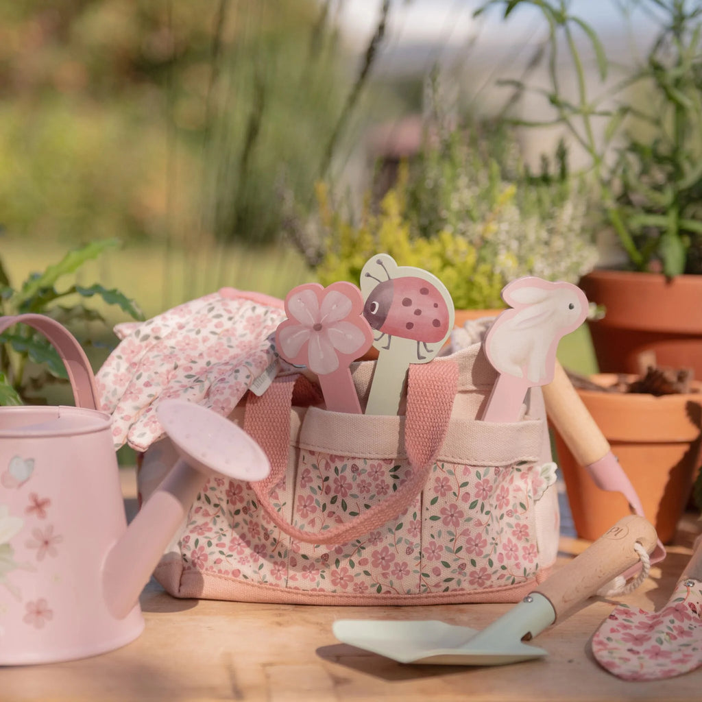 Little Dutch set 10-delig tuingereedschap Fairy Garden, gevulde tas op de tuintafel
