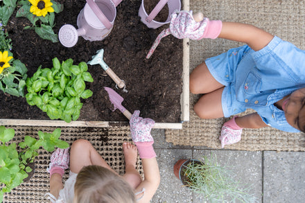 Little Dutch set tuingereedschap Fairy Garden, kinderen tuinieren van bovenaf gezien
