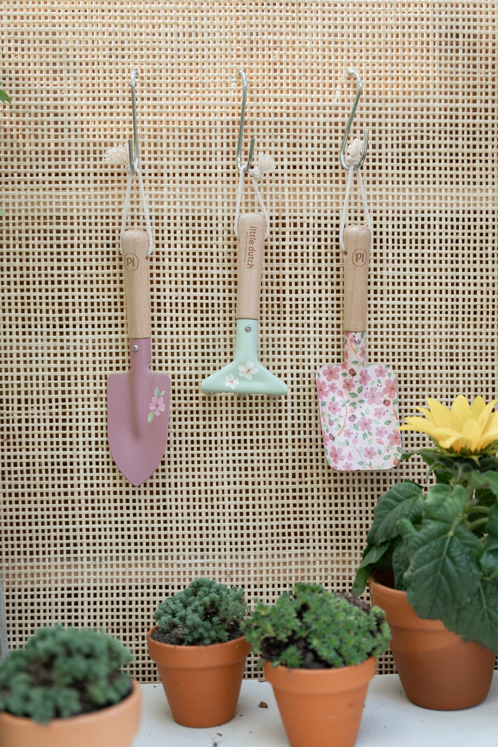 Little Dutch set tuingereedschap Fairy Garden, gereedschap aan de wand opgehangen